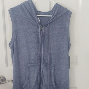 Sleeveless sweatshirt